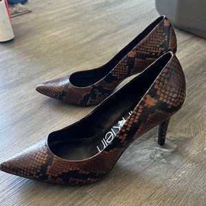 Calvin Klein snakeskin pumps-like NEW